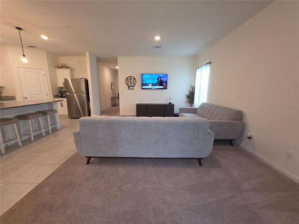 En Renta: $2,595 (4 camas, 2 baños, 1932 Pies cuadrados)
