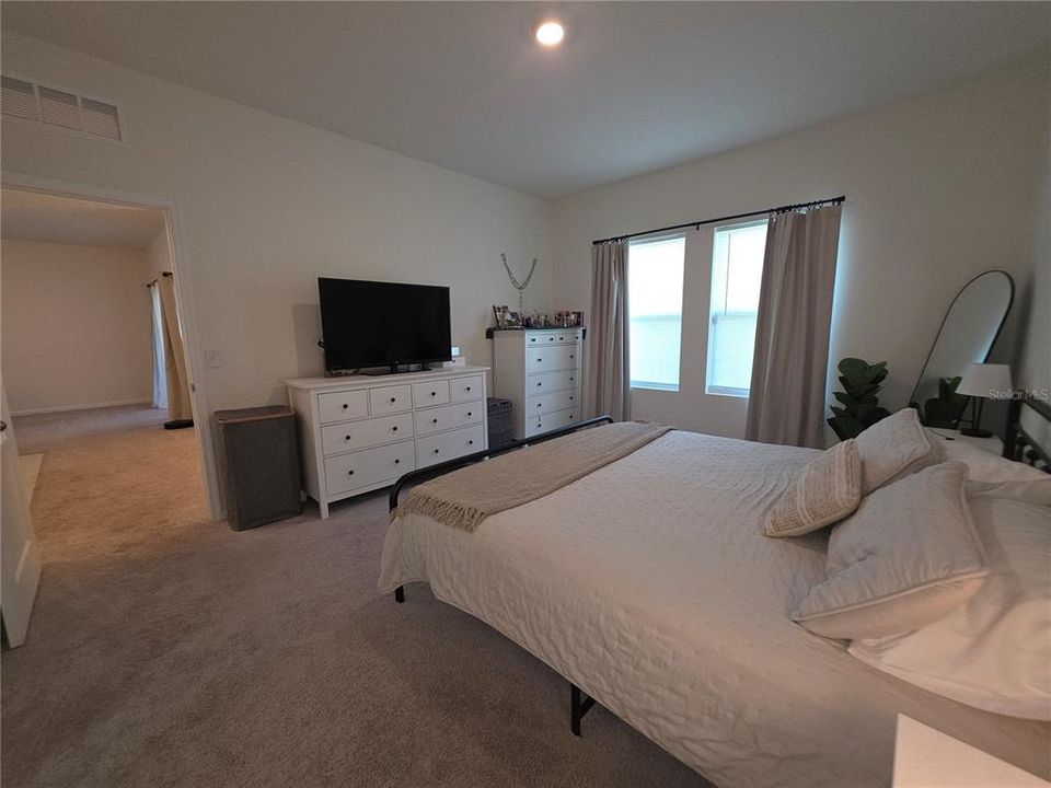 En Renta: $2,595 (4 camas, 2 baños, 1932 Pies cuadrados)