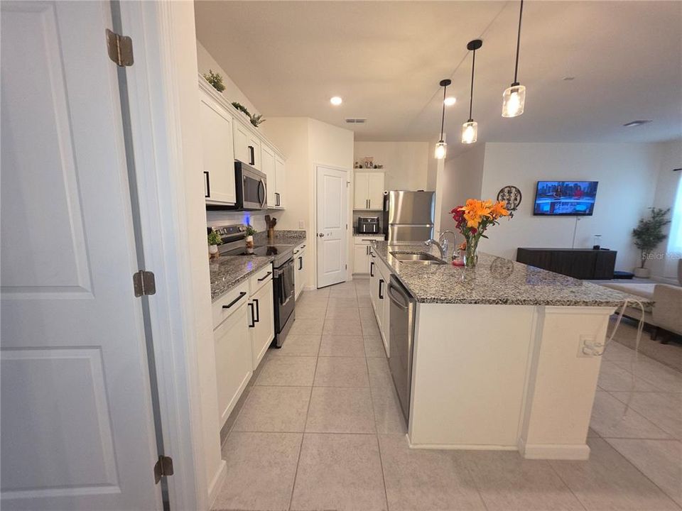 En Renta: $2,595 (4 camas, 2 baños, 1932 Pies cuadrados)