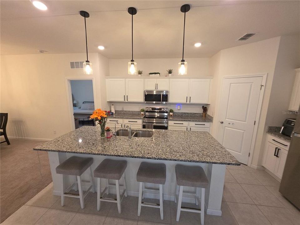 En Renta: $2,595 (4 camas, 2 baños, 1932 Pies cuadrados)