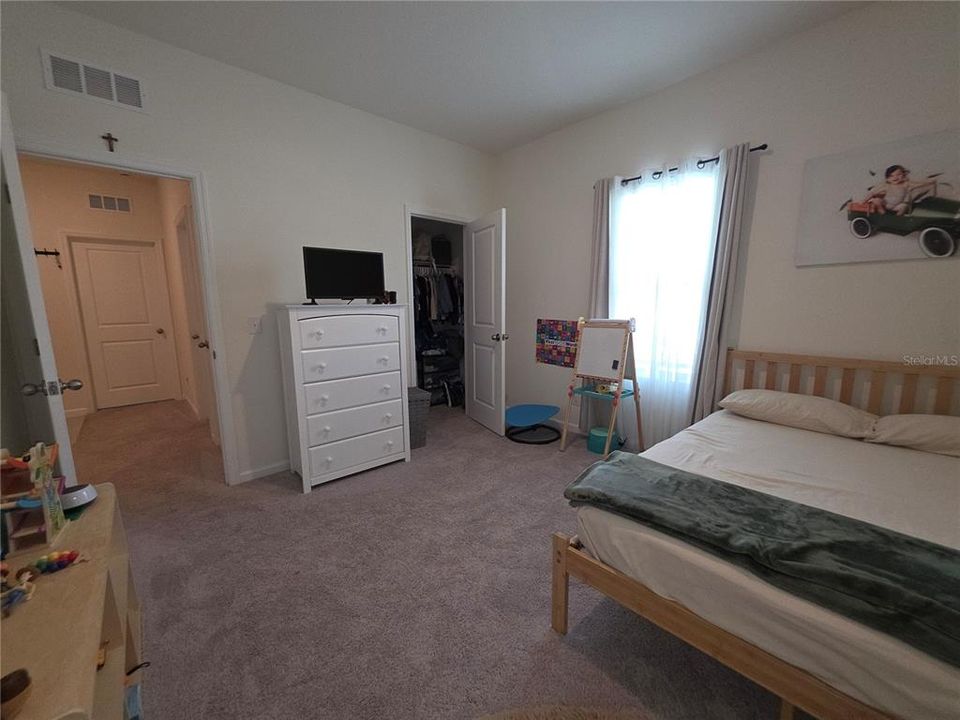 En Renta: $2,595 (4 camas, 2 baños, 1932 Pies cuadrados)