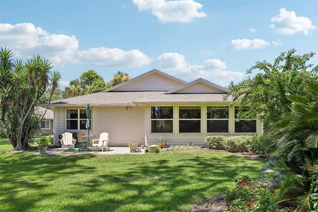 For Sale: $350,000 (2 beds, 2 baths, 2087 Square Feet)