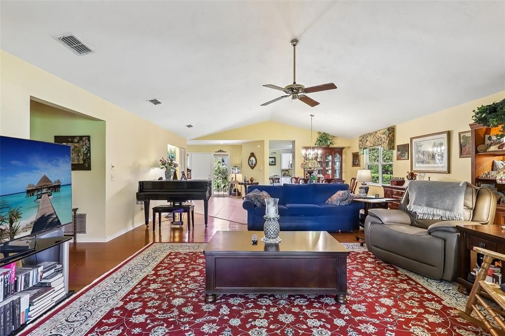 For Sale: $350,000 (2 beds, 2 baths, 2087 Square Feet)
