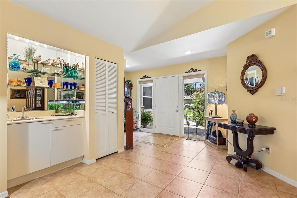 For Sale: $350,000 (2 beds, 2 baths, 2087 Square Feet)
