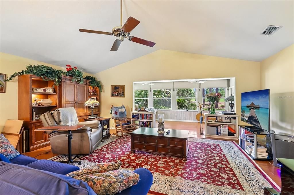 For Sale: $350,000 (2 beds, 2 baths, 2087 Square Feet)