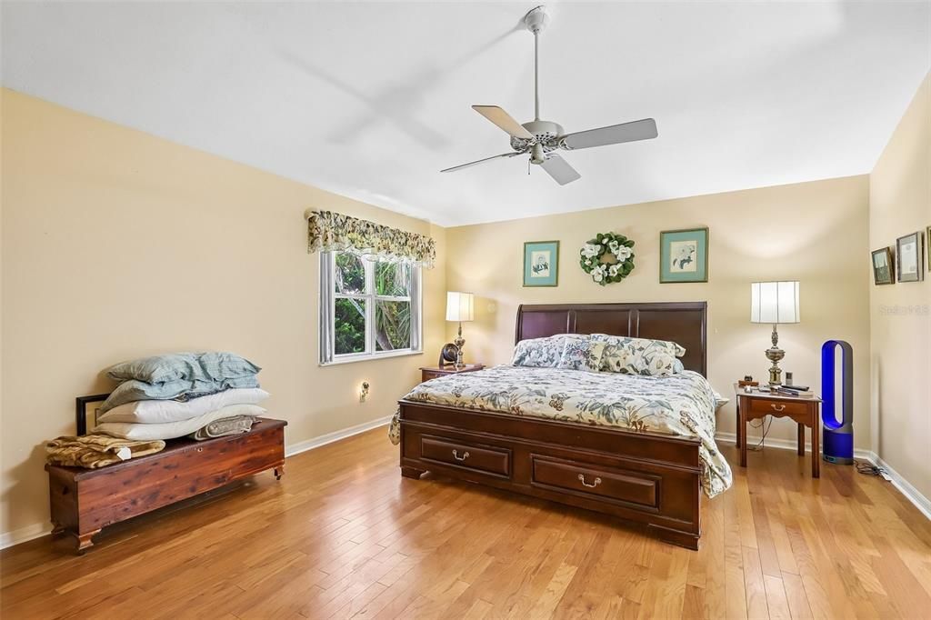 For Sale: $350,000 (2 beds, 2 baths, 2087 Square Feet)