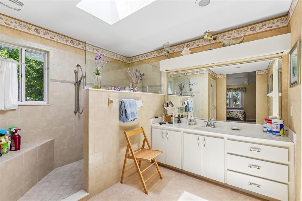 For Sale: $350,000 (2 beds, 2 baths, 2087 Square Feet)
