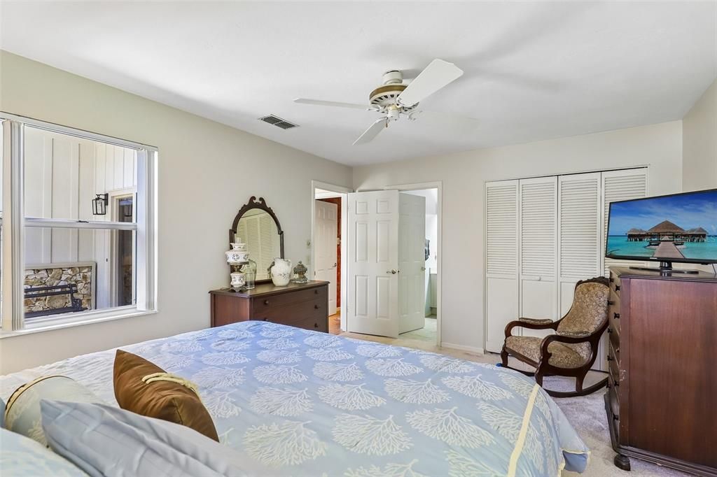 For Sale: $350,000 (2 beds, 2 baths, 2087 Square Feet)