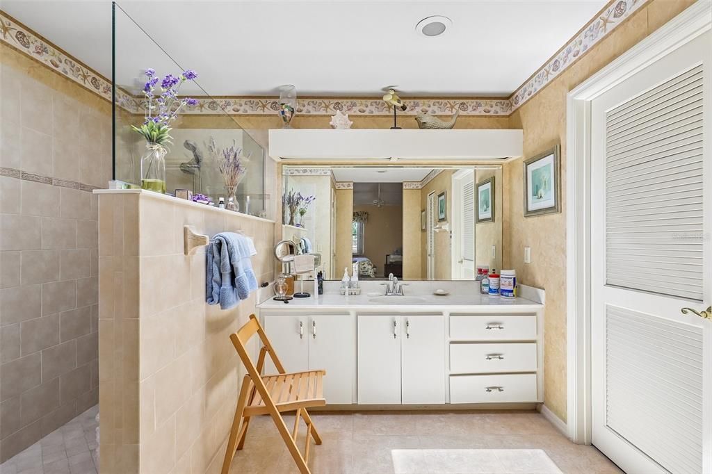 For Sale: $350,000 (2 beds, 2 baths, 2087 Square Feet)
