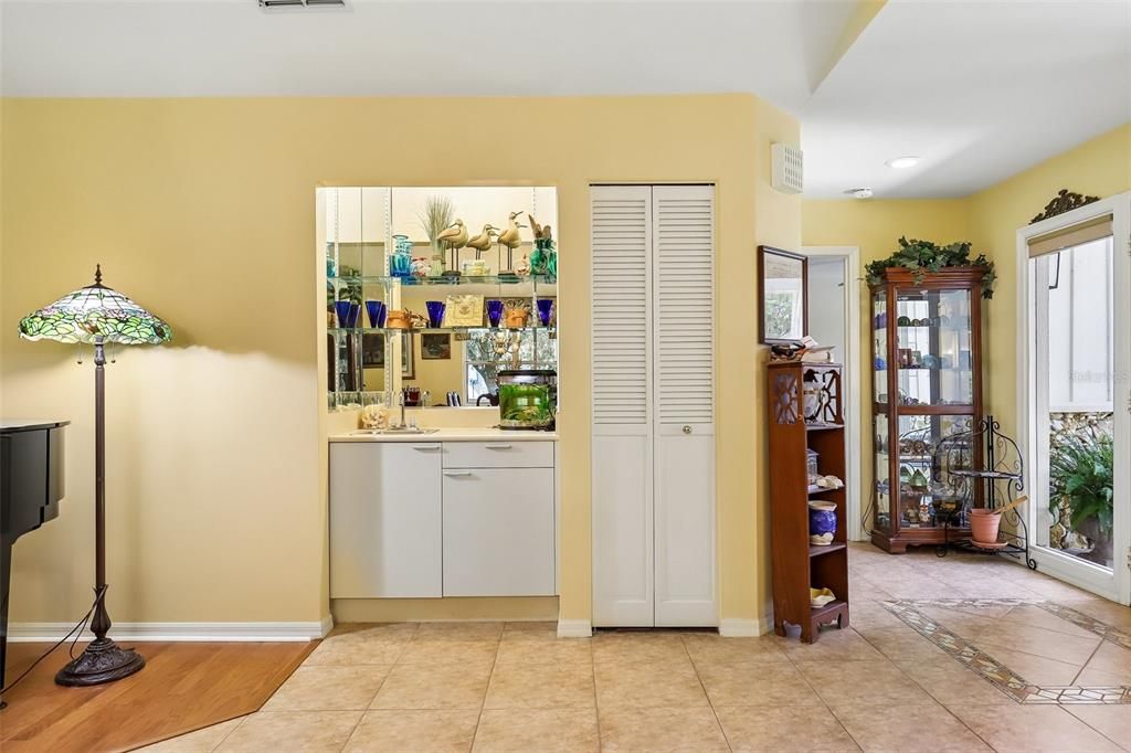 For Sale: $350,000 (2 beds, 2 baths, 2087 Square Feet)