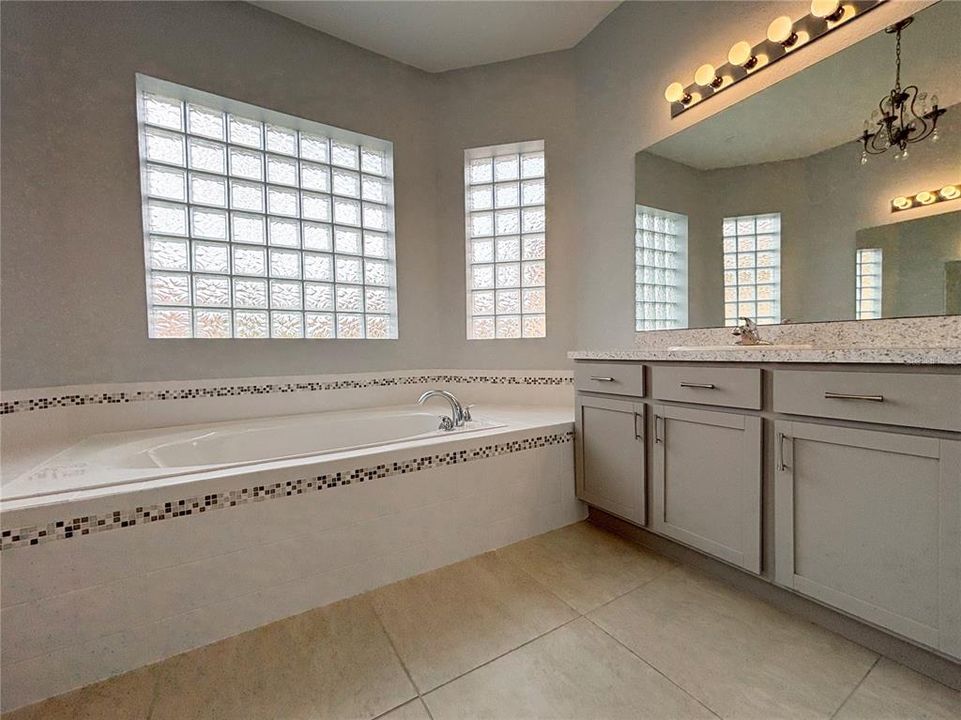 На продажу: $355,000 (3 спален, 2 ванн, 1917 Квадратных фут)