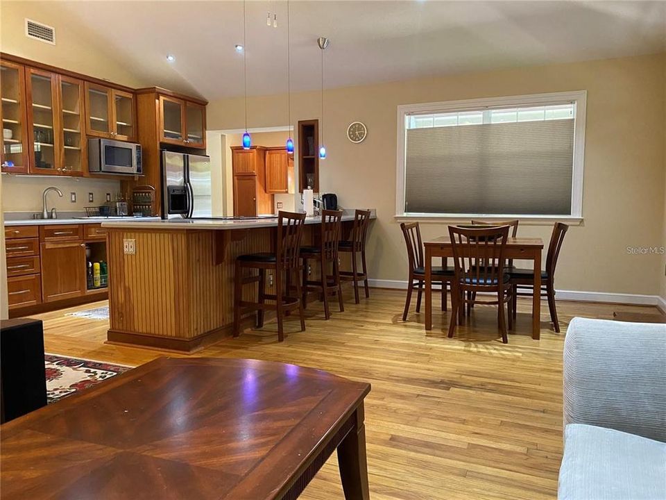 В аренду: $2,900 (3 спален, 2 ванн, 1330 Квадратных фут)