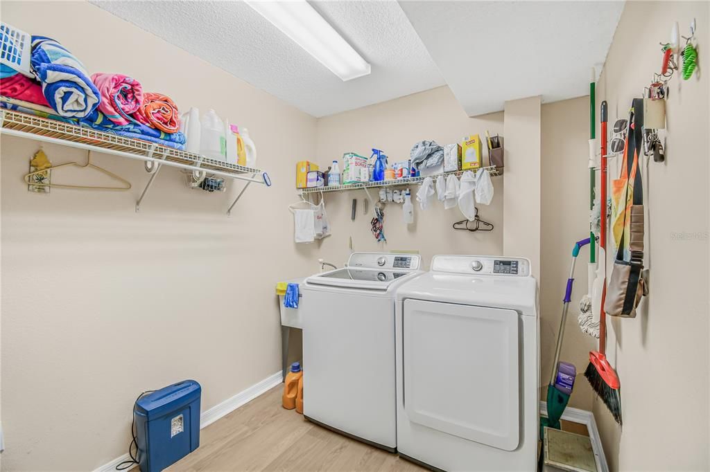 На продажу: $389,900 (3 спален, 2 ванн, 1551 Квадратных фут)