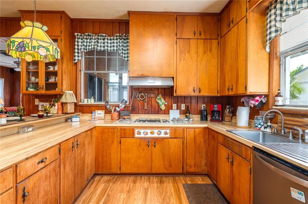 For Sale: $799,000 (4 beds, 4 baths, 5149 Square Feet)