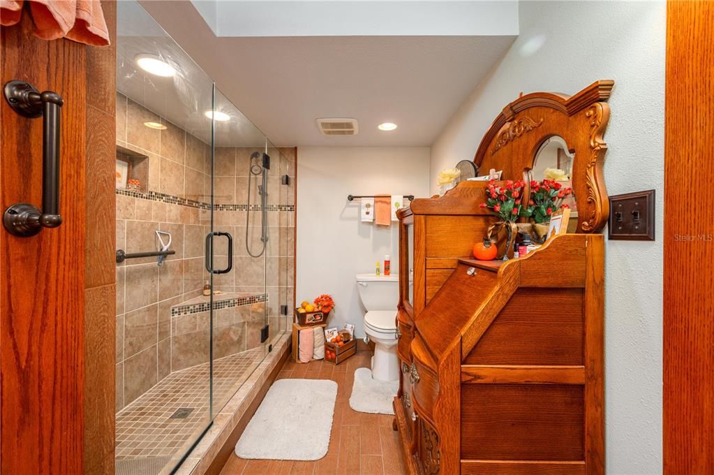 For Sale: $799,000 (4 beds, 4 baths, 5149 Square Feet)