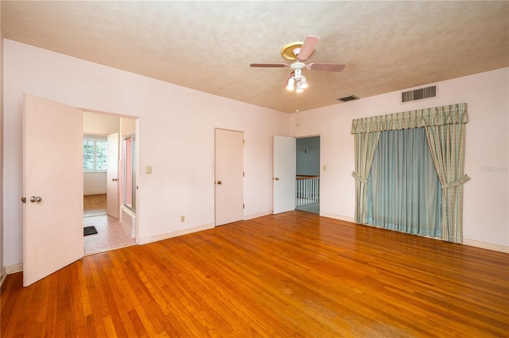 For Sale: $799,000 (4 beds, 4 baths, 5149 Square Feet)
