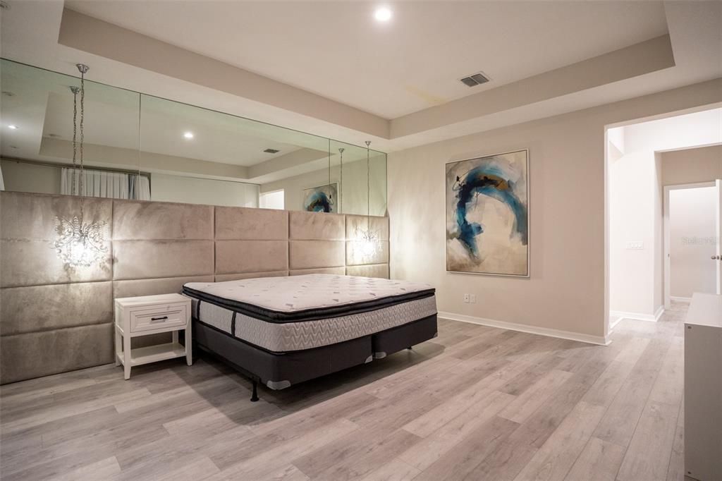 For Rent: $7,500 (6 beds, 4 baths, 4161 Square Feet)