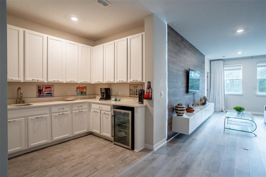 For Rent: $7,500 (6 beds, 4 baths, 4161 Square Feet)