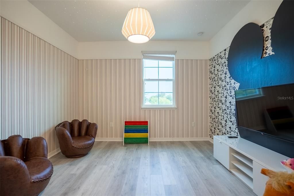 For Rent: $7,500 (6 beds, 4 baths, 4161 Square Feet)