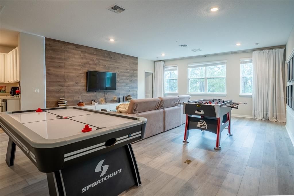For Rent: $7,500 (6 beds, 4 baths, 4161 Square Feet)
