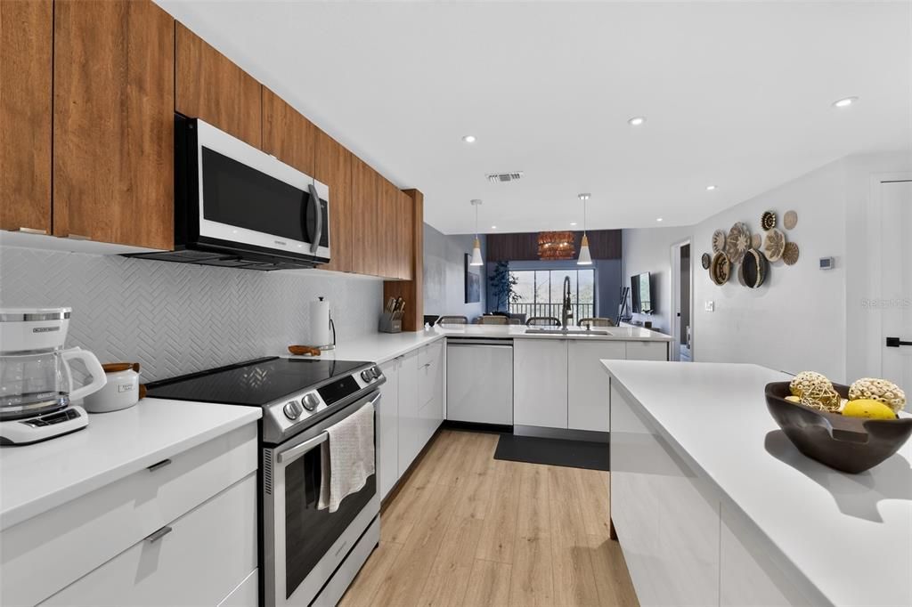 For Rent: $4,990 (2 beds, 2 baths, 1304 Square Feet)