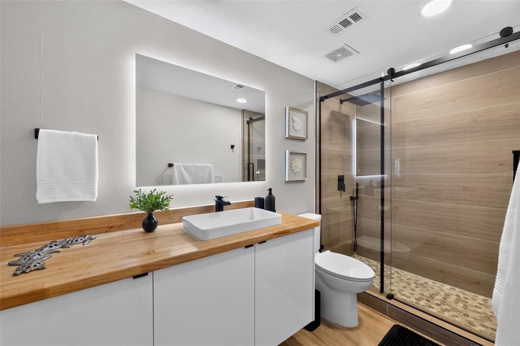 For Rent: $4,990 (2 beds, 2 baths, 1304 Square Feet)