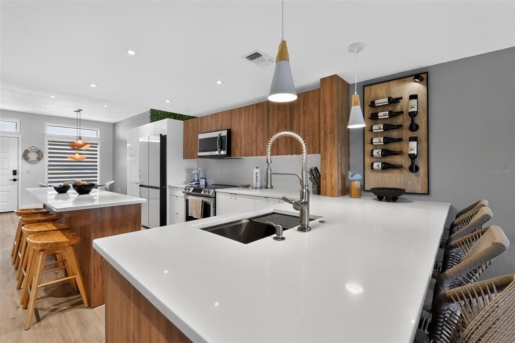 For Rent: $4,990 (2 beds, 2 baths, 1304 Square Feet)