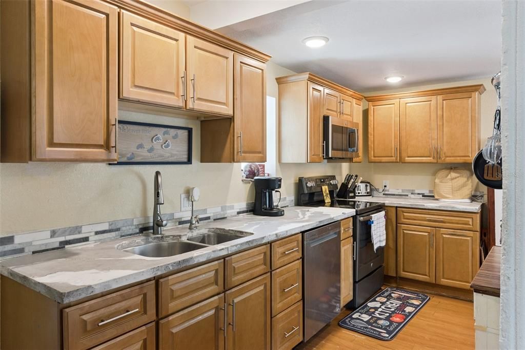 Activo con contrato: $274,990 (2 camas, 1 baños, 952 Pies cuadrados)