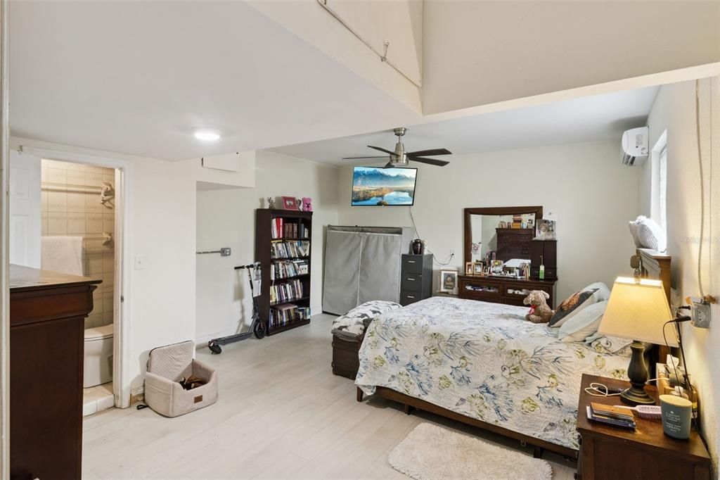 Activo con contrato: $274,990 (2 camas, 1 baños, 952 Pies cuadrados)