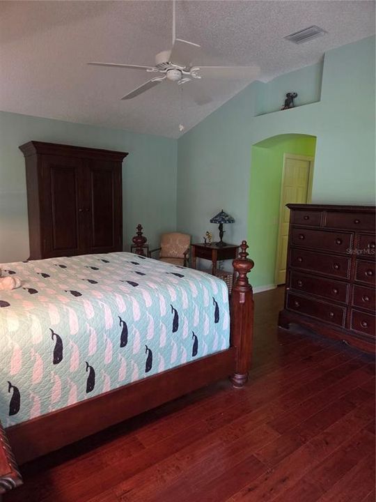 For Sale: $425,000 (3 beds, 2 baths, 1973 Square Feet)