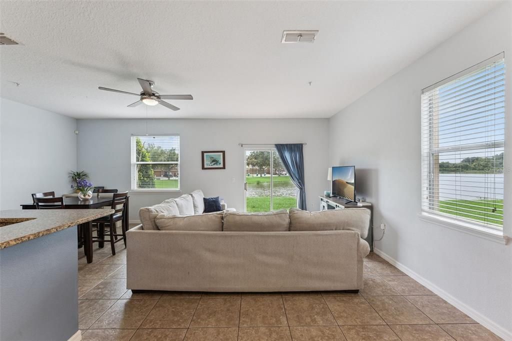 En Venta: $335,000 (3 camas, 2 baños, 1699 Pies cuadrados)