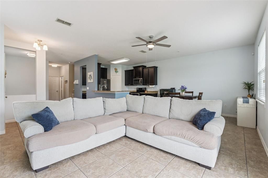 En Venta: $335,000 (3 camas, 2 baños, 1699 Pies cuadrados)