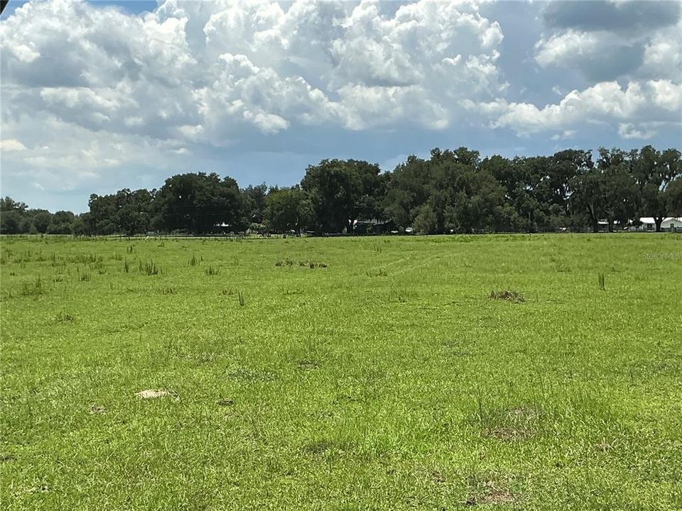 待售: $899,900 (18.82 acres)
