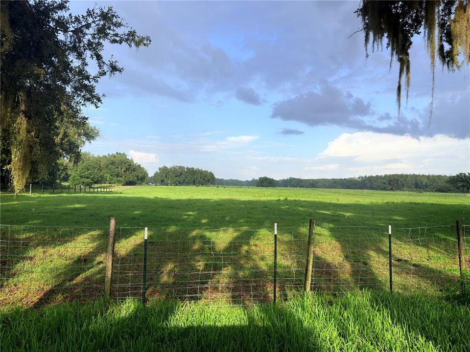 待售: $899,900 (18.82 acres)