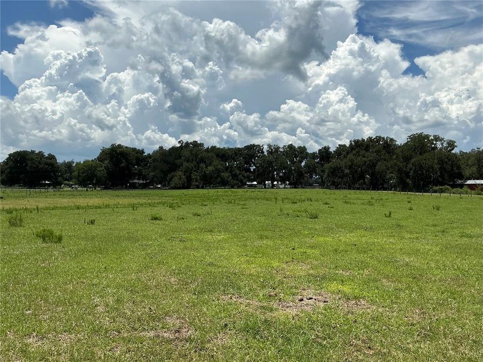 待售: $899,900 (18.82 acres)