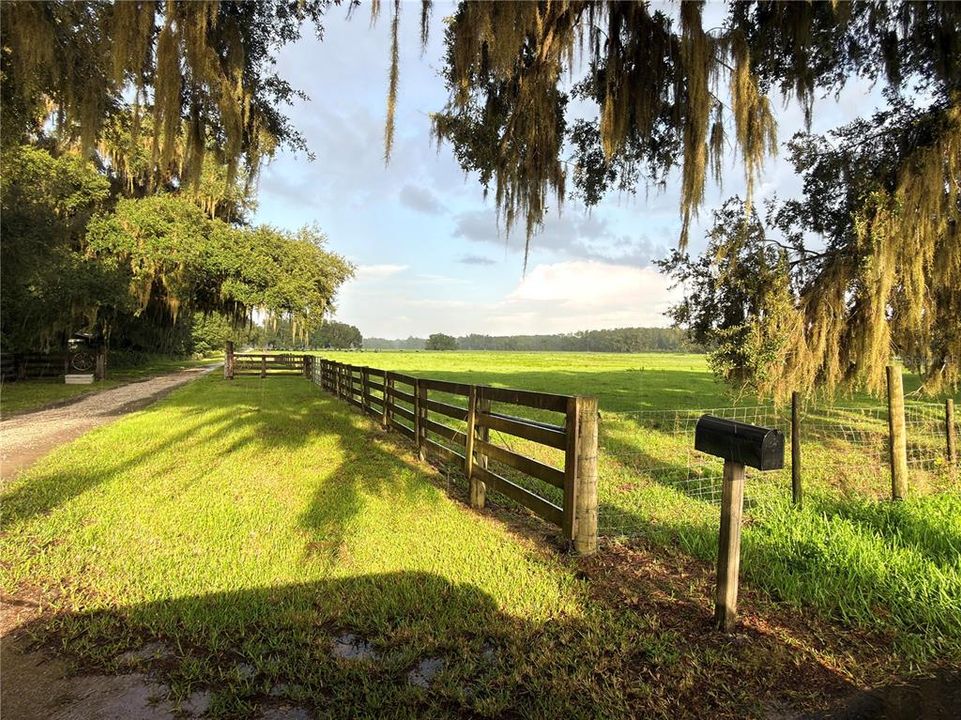 待售: $899,900 (18.82 acres)