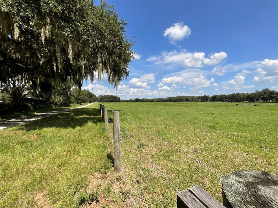 待售: $899,900 (18.82 acres)