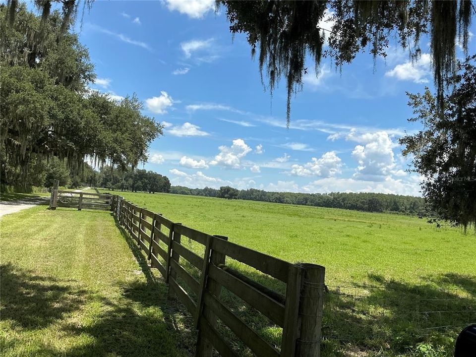 待售: $899,900 (18.82 acres)