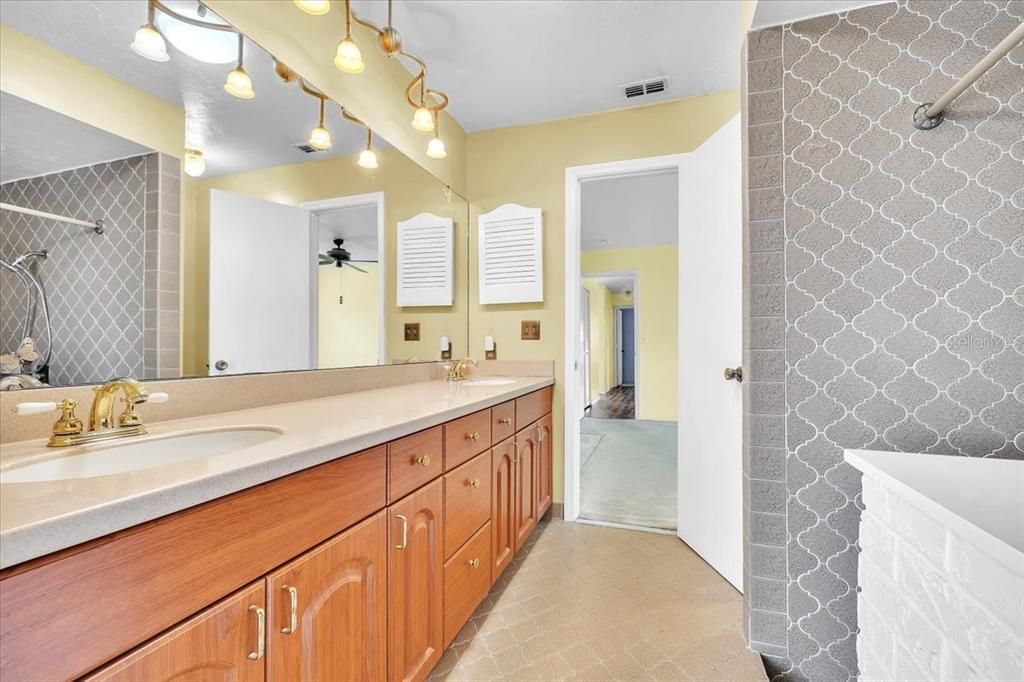 En Venta: $450,000 (3 camas, 2 baños, 2146 Pies cuadrados)