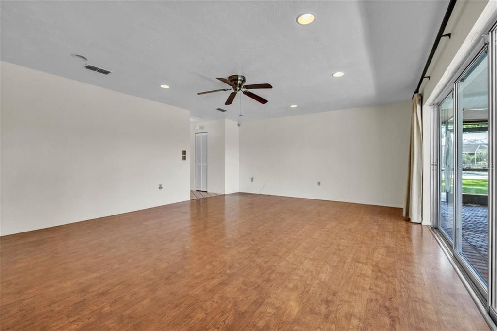 En Venta: $450,000 (3 camas, 2 baños, 2146 Pies cuadrados)