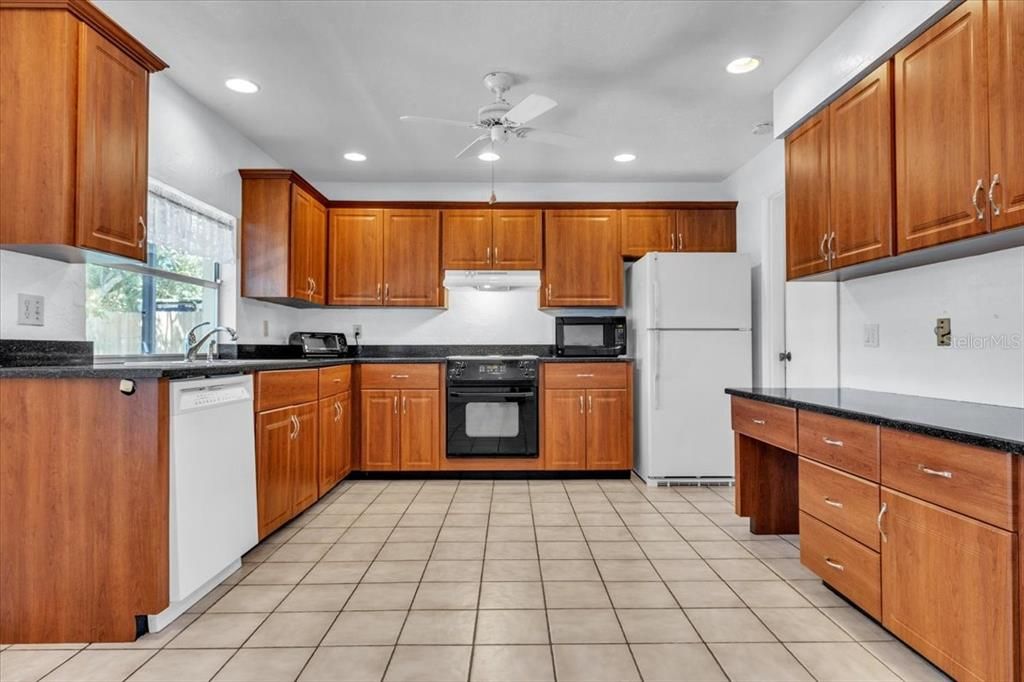 En Venta: $450,000 (3 camas, 2 baños, 2146 Pies cuadrados)