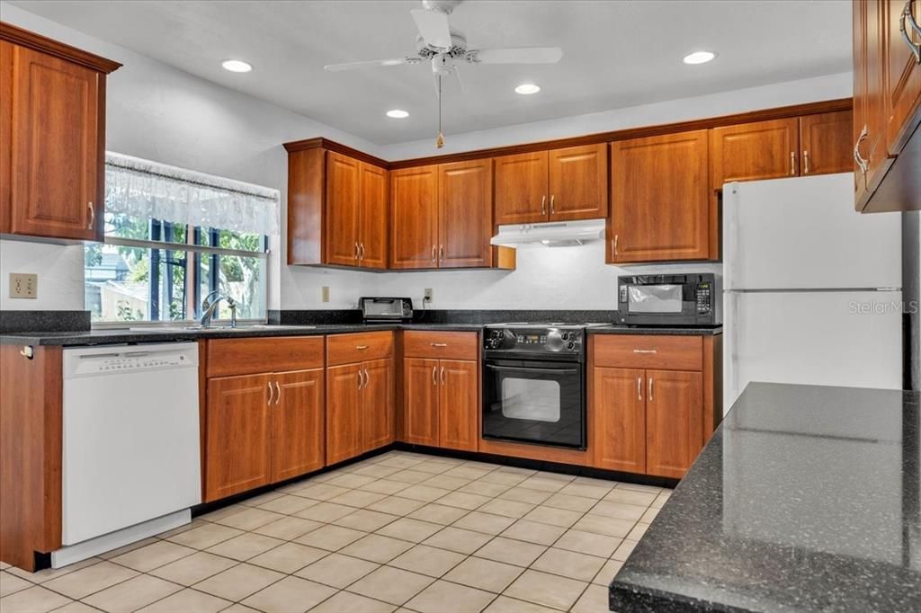 En Venta: $450,000 (3 camas, 2 baños, 2146 Pies cuadrados)