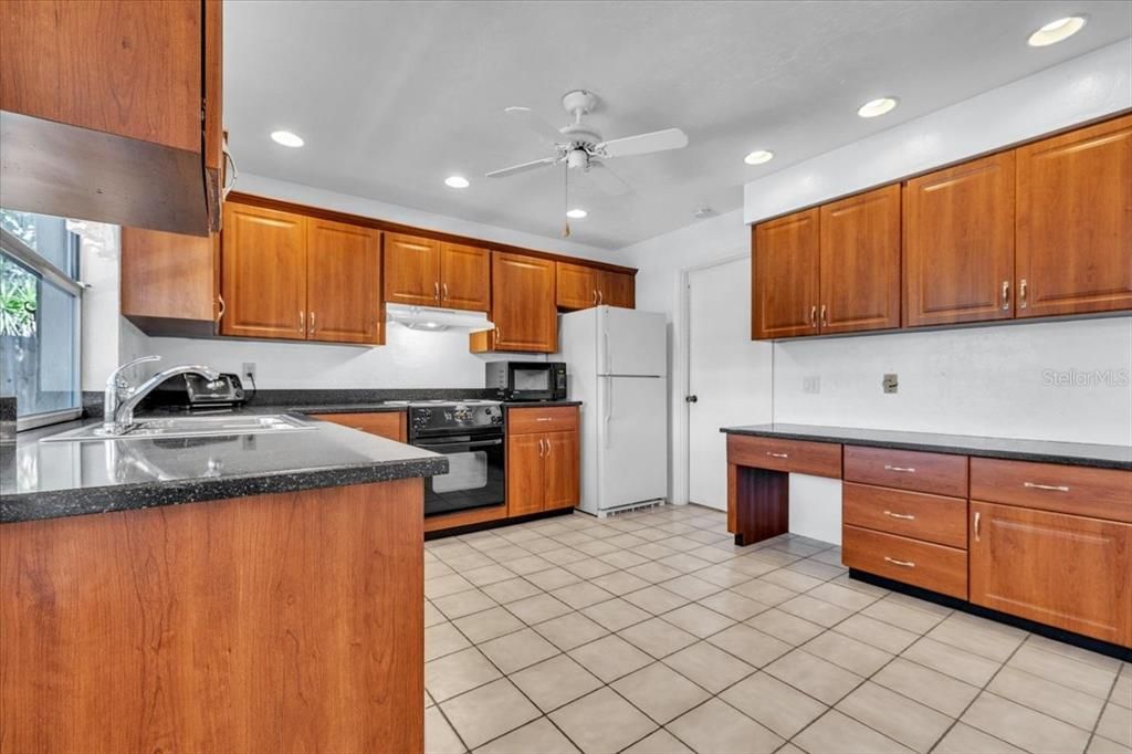 En Venta: $450,000 (3 camas, 2 baños, 2146 Pies cuadrados)