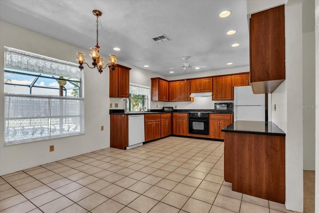 En Venta: $450,000 (3 camas, 2 baños, 2146 Pies cuadrados)