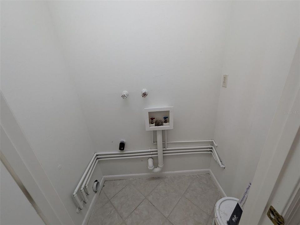 Activo con contrato: $180,000 (2 camas, 1 baños, 905 Pies cuadrados)