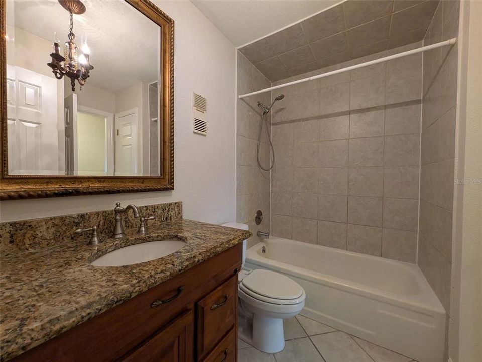 Activo con contrato: $180,000 (2 camas, 1 baños, 905 Pies cuadrados)