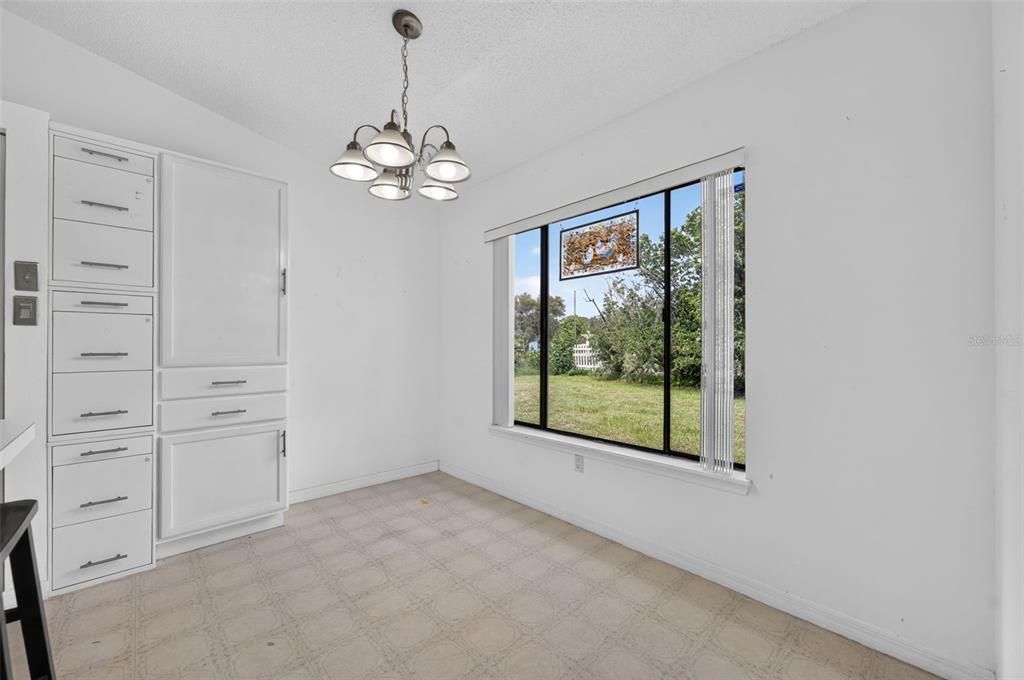 For Sale: $225,000 (3 beds, 2 baths, 1491 Square Feet)