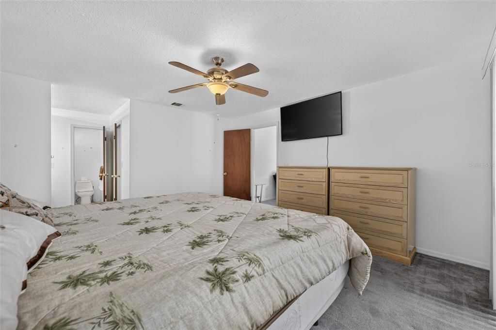 For Sale: $225,000 (3 beds, 2 baths, 1491 Square Feet)