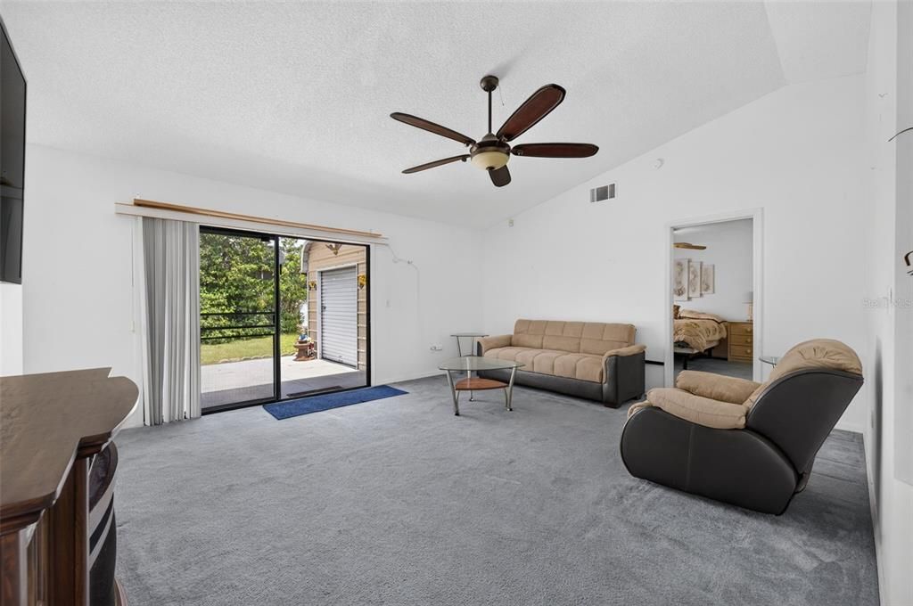 For Sale: $225,000 (3 beds, 2 baths, 1491 Square Feet)