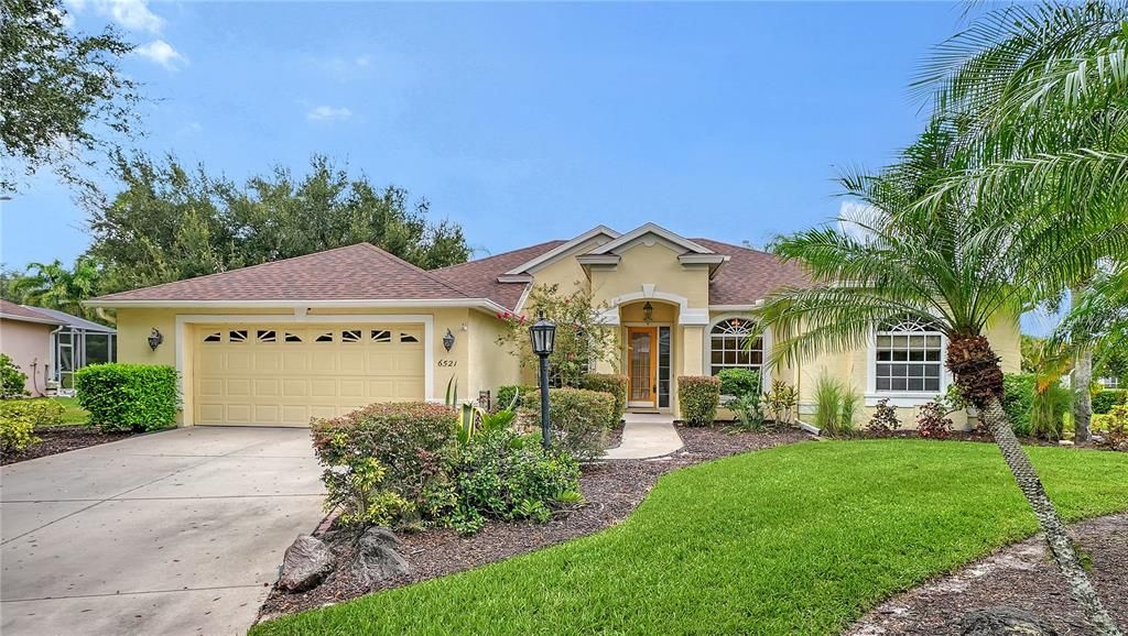 For Sale: $725,000 (4 beds, 3 baths, 2586 Square Feet)